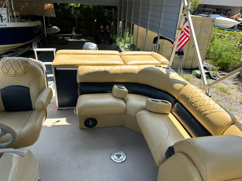 IMG_0505_800px Pontoon boat seating area with American flag.